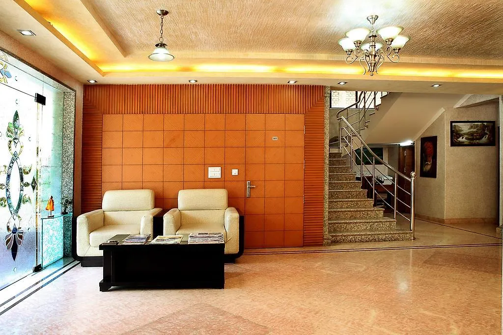 Indira International Inn Nuova Delhi 2*,