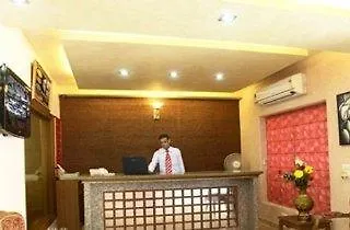 Indira International Inn Nuova Delhi 2*,