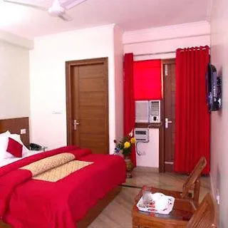 Indira International Inn Nuova Delhi 2*,